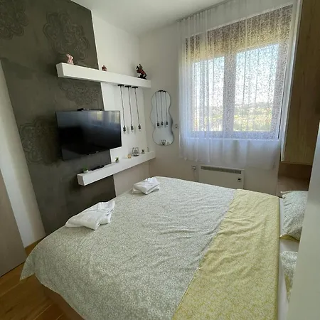 Mratinkovic Apartment *